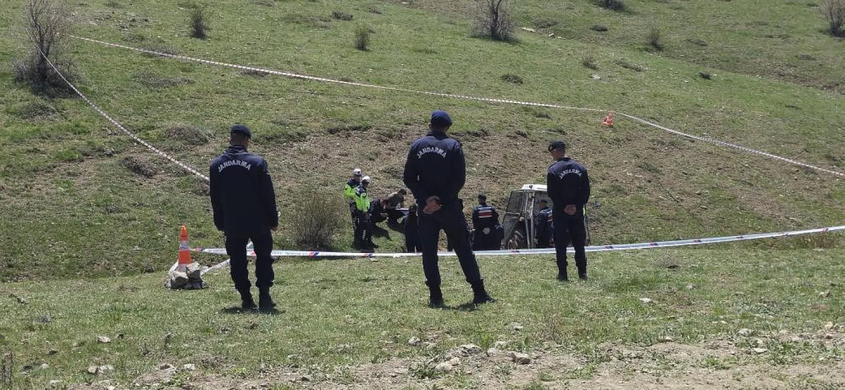Traktör dere yatağına devrildi: 1 ölü, 3 yaralı
