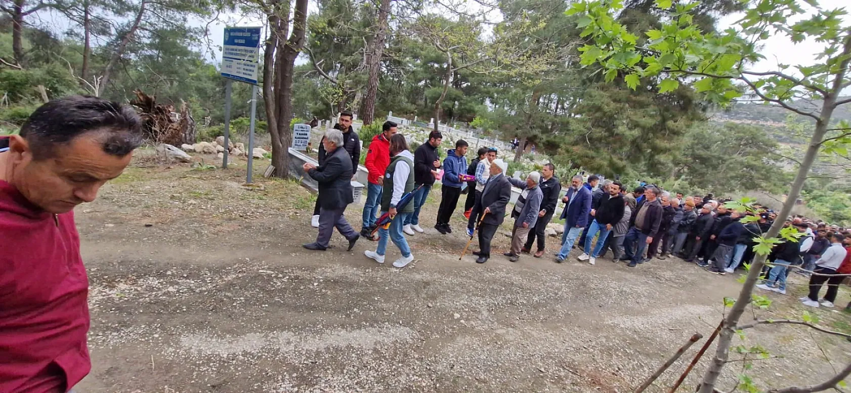 Seydikemer'deki feci kazada hayatını kaybeden gencin cenazesi toprağa verildi