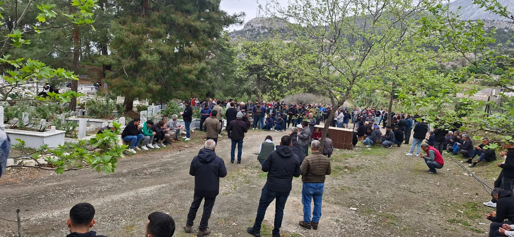 Seydikemer'deki feci kazada hayatını kaybeden gencin cenazesi toprağa verildi