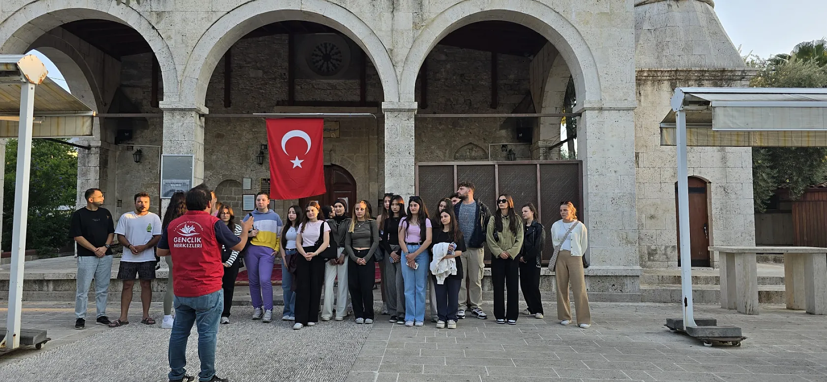 Gönüllü gençler 'Gelin Tanış Olalım' projesiyle Muğla'nın doğasını ve tarihini keşfetti