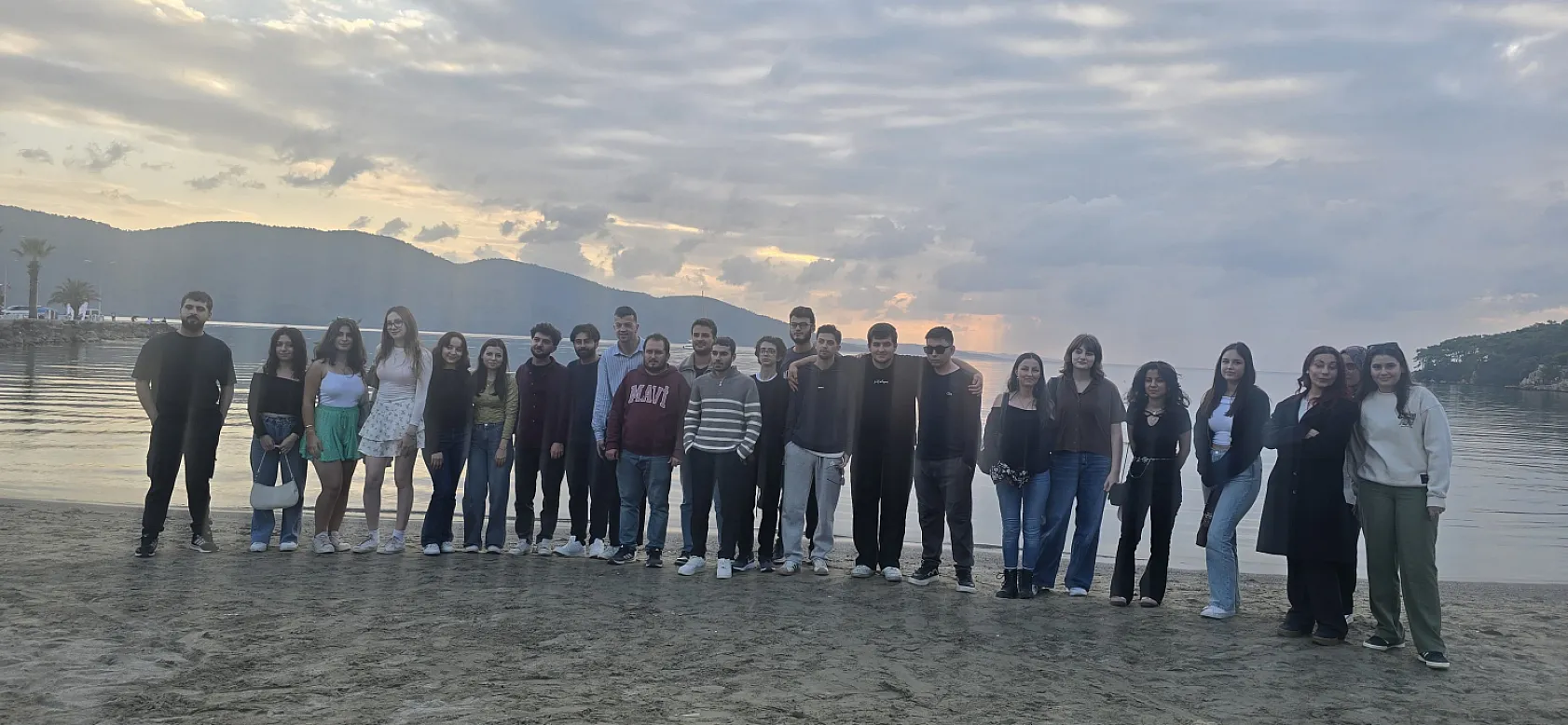 Menteşe'nin gönüllü gençlerinden örnek çevre hareketi
