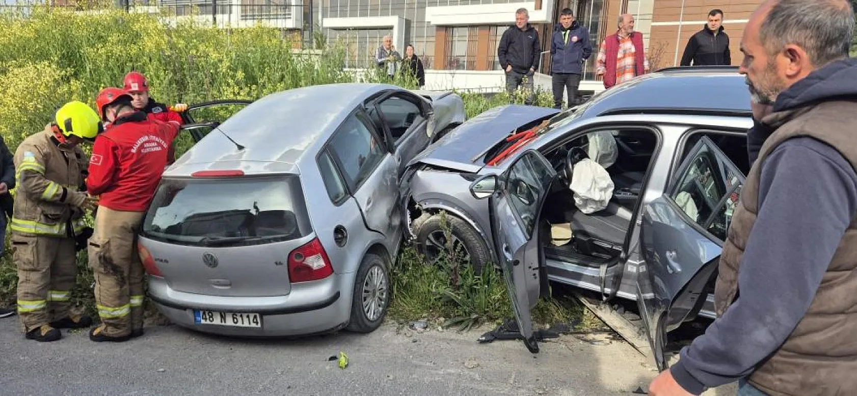 Çift taraflı trafik kazası: 4 kişi yaralandı