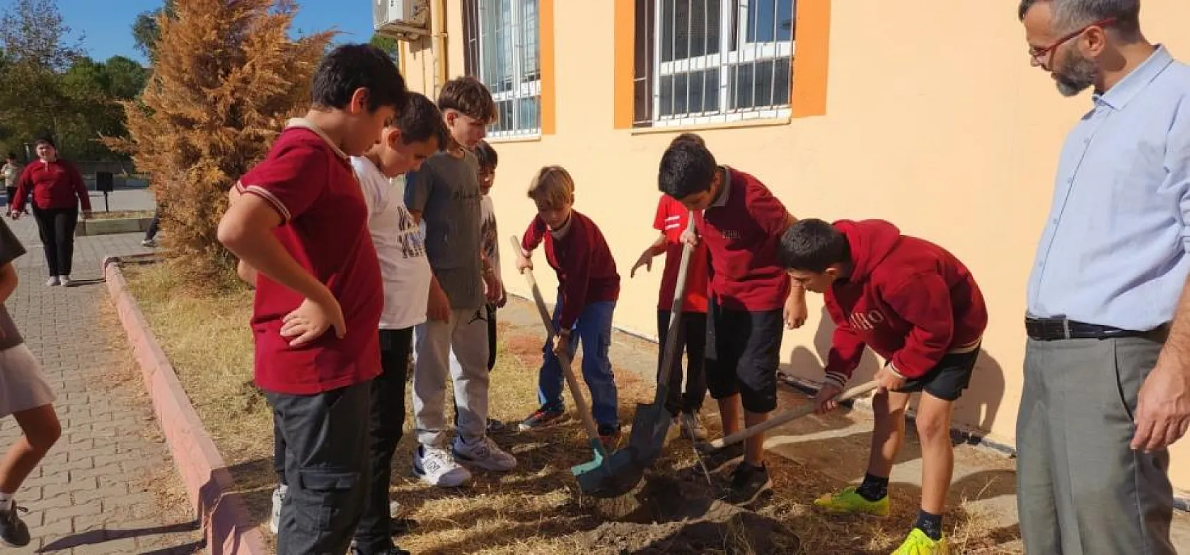 Köyceğiz'de bir iyilik bir fidan için pedal çevirdiler