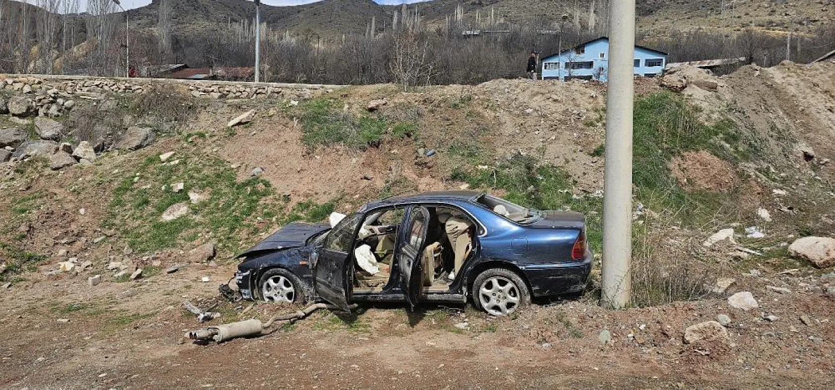 Otomobille 50 metre aşağı düşüp öldü
