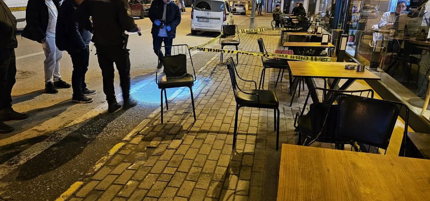 Kafede birlikte oturduğu genci, silahla vurarak kayıplara karıştı
