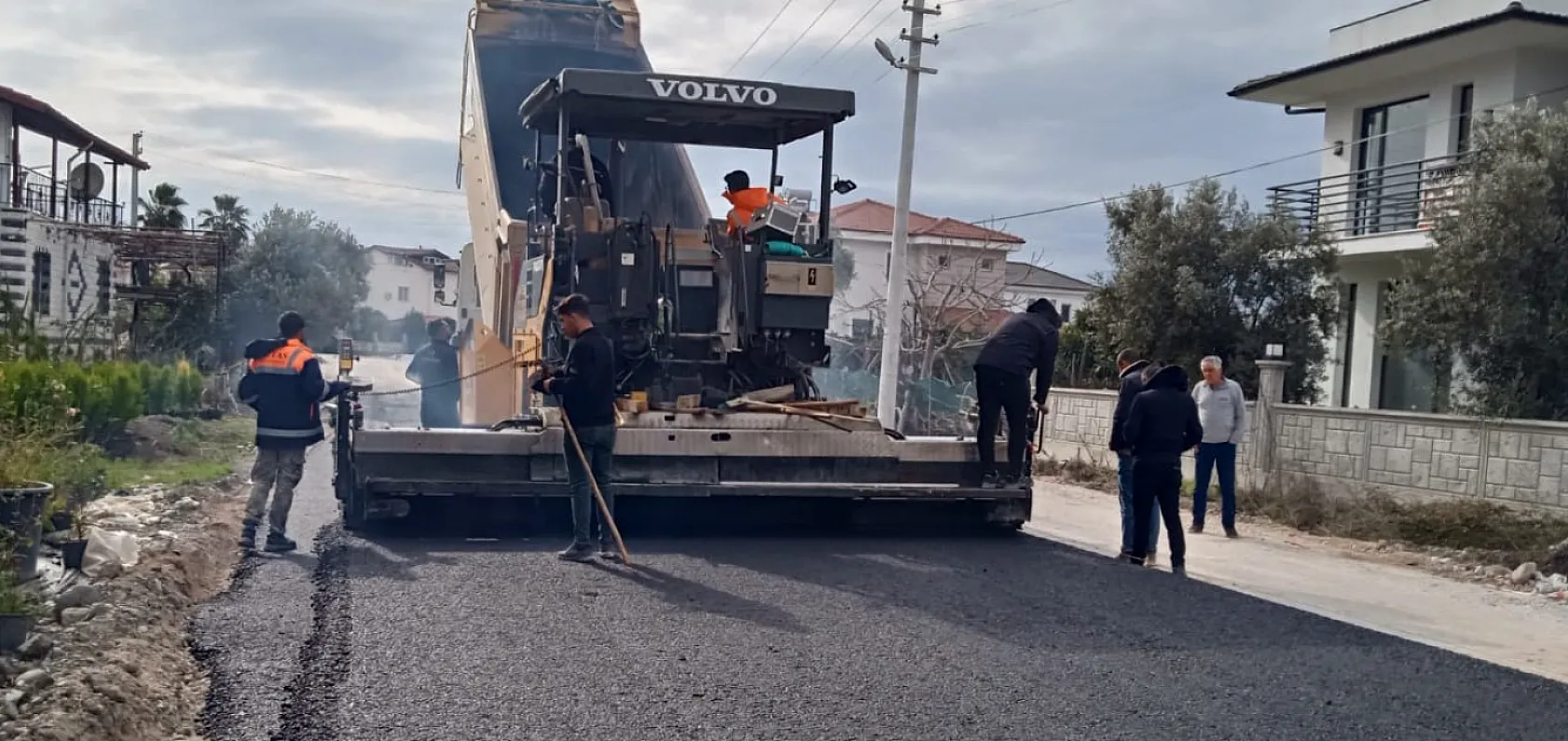 Büyükşehir Ekipleri Vatandaşların Güvenli Seyahati için Yollarda