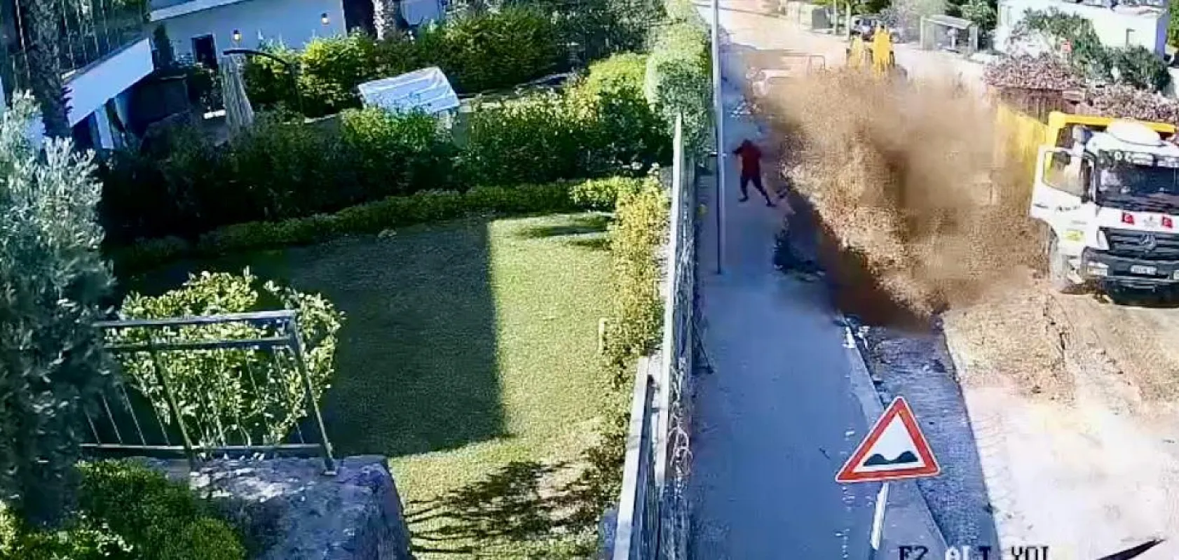 Bodrum'da su borusu bomba gibi patladı, site savaş alanına döndü