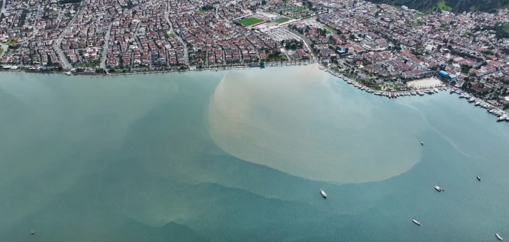 Fethiye Körfezi'nde Çamurlu Sular Şövalye Adası'na Kadar Ulaştı!