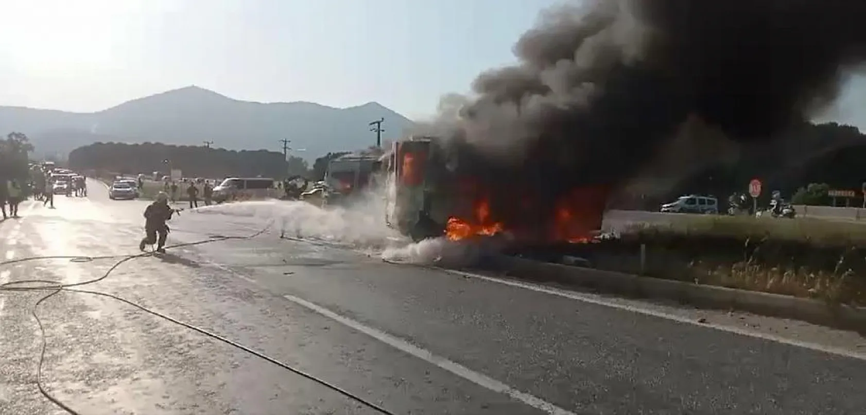 Muğla'da iki minibüs çarpıştı, 4'ü ağır 14 yaralı