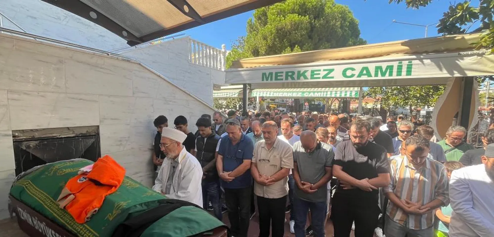Asansörden düşen koltuğun altında kalan küçük kız son yolculuğuna uğurlandı