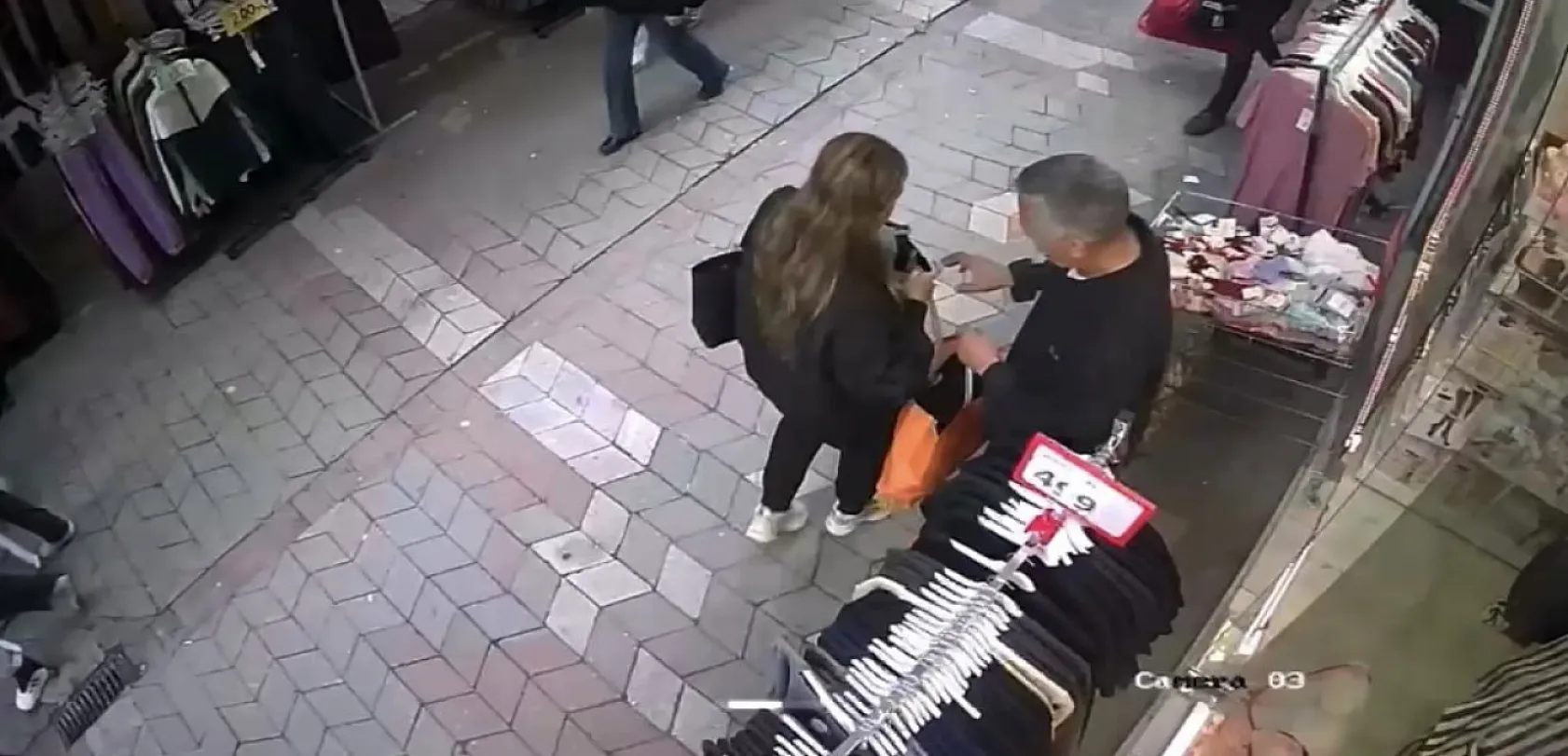 Giyim eşyası çalarken kameraya yakalanan karı koca gözaltına alındı