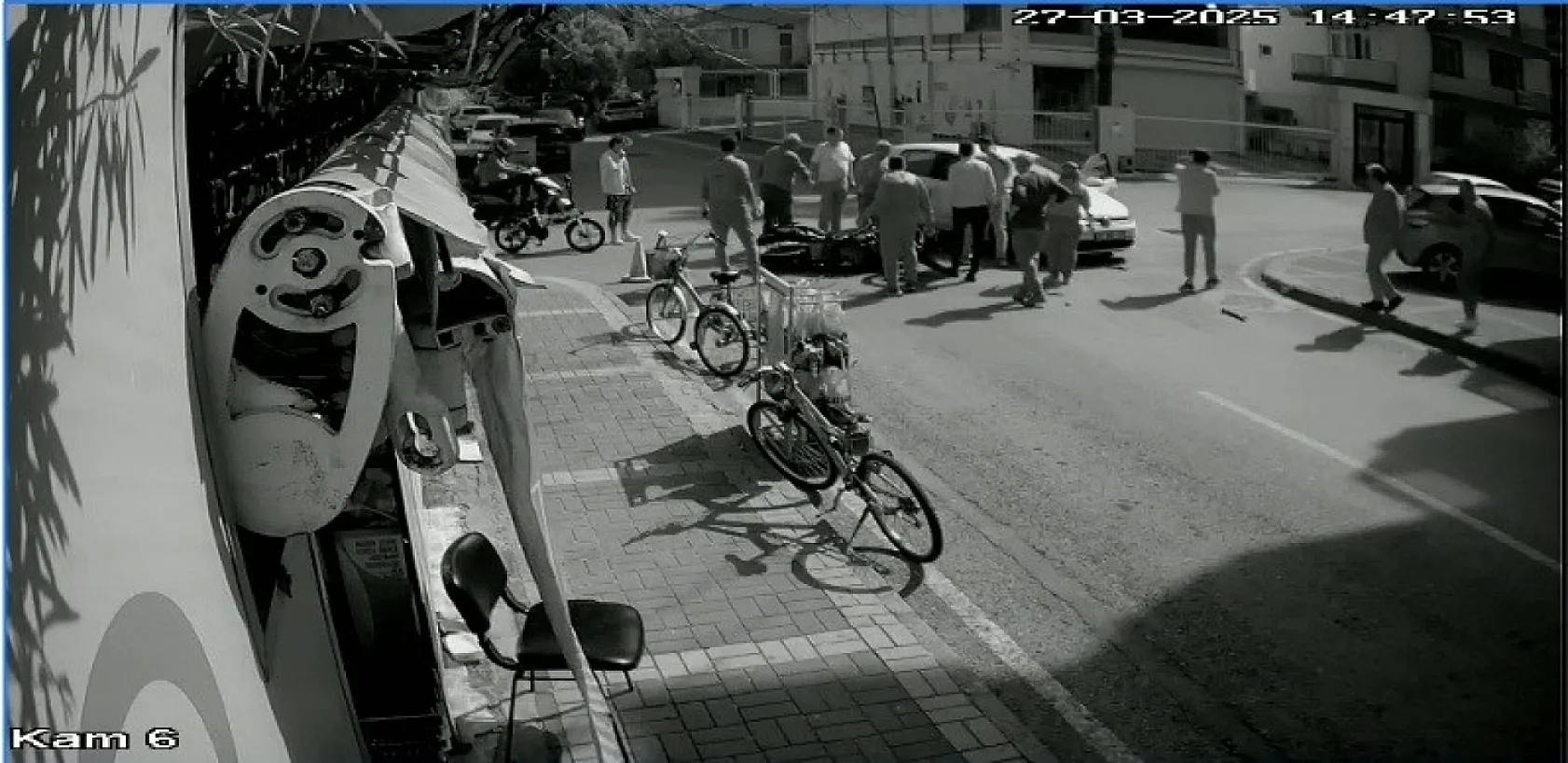 Feci kaza! Motosiklet sürücüsü havada savruldu