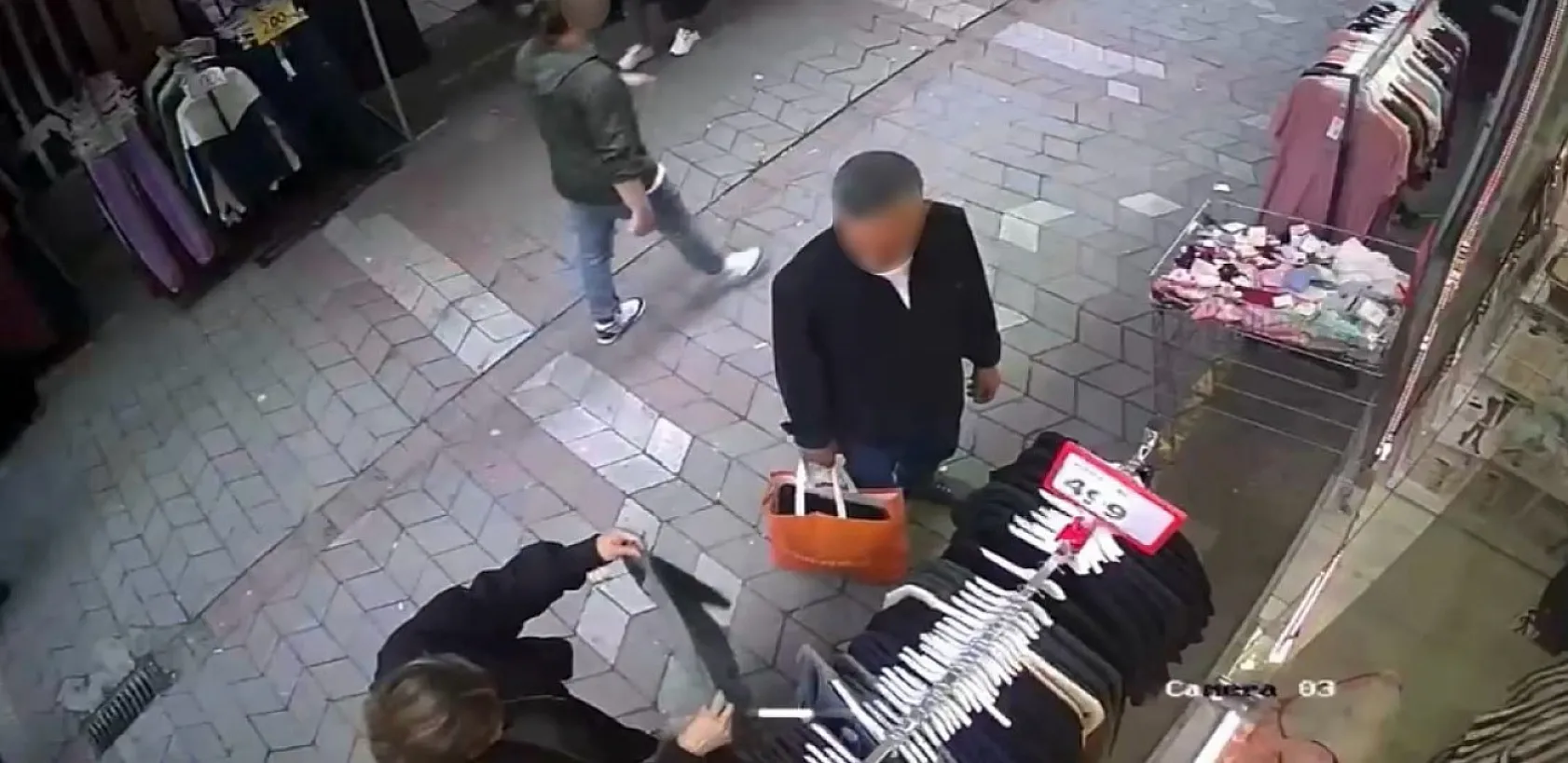 Giyim eşyası çalarken kameraya yakalanan karı koca gözaltına alındı