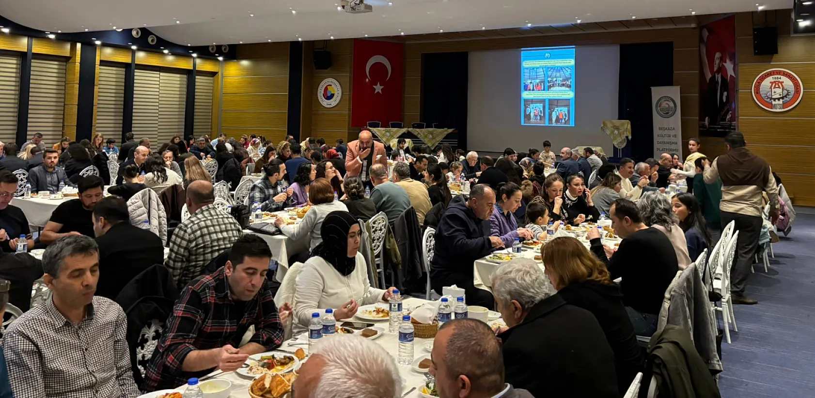 Muğla'da Beşkaza Platformu'ndan 7. Geleneksel İftar: 'Geniş Değil, Gepegeniş Aile Bir Arada'