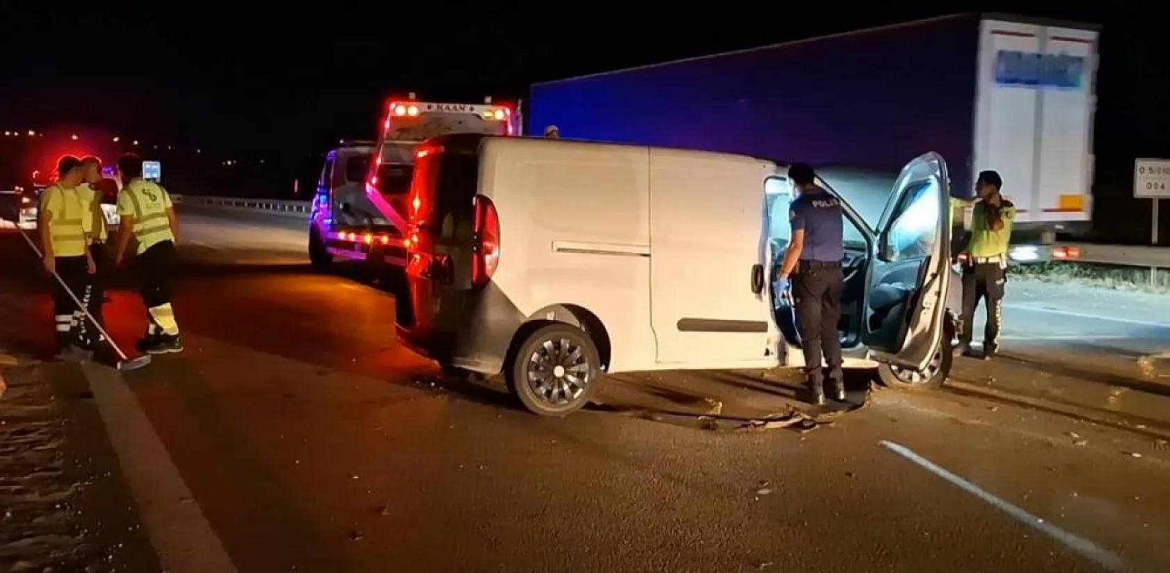 Hafif Ticari Araç Bariyerlere Çarptı: 1ölü, 1 yaralı