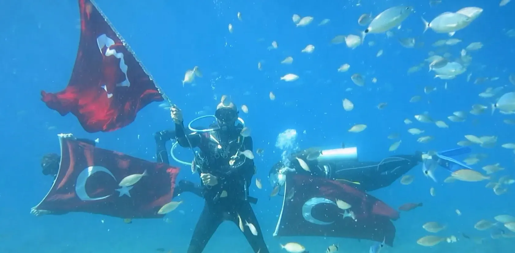 Fethiye'de Atatürk'ü deniz dibinde andılar