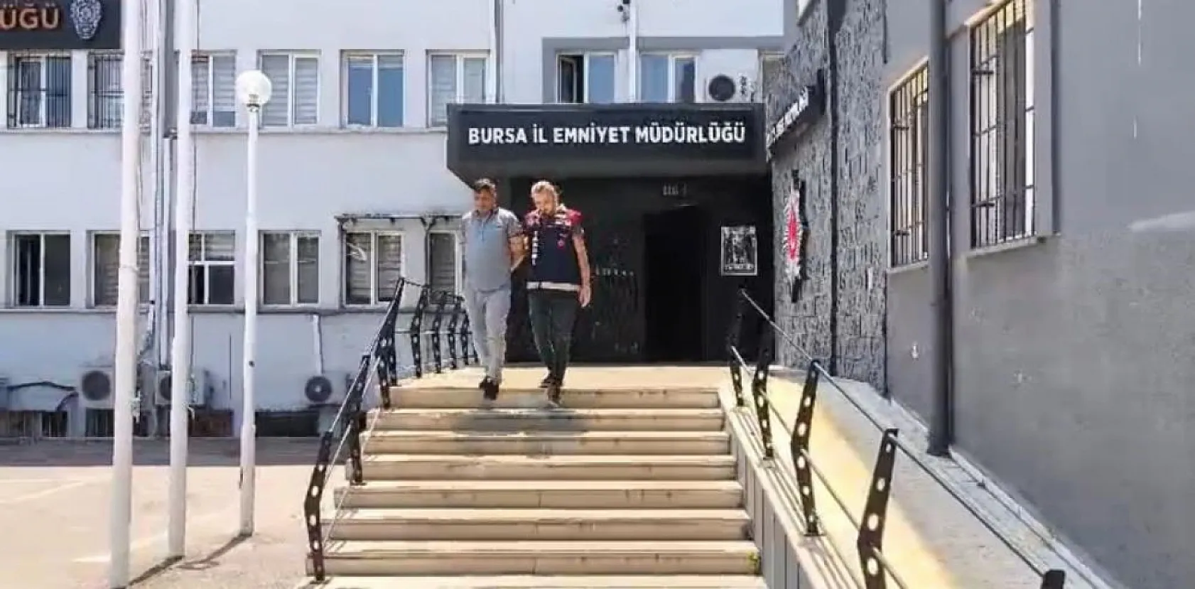 Kendisini kaymakam olarak tanıttı, sahte tören bile düzenledi