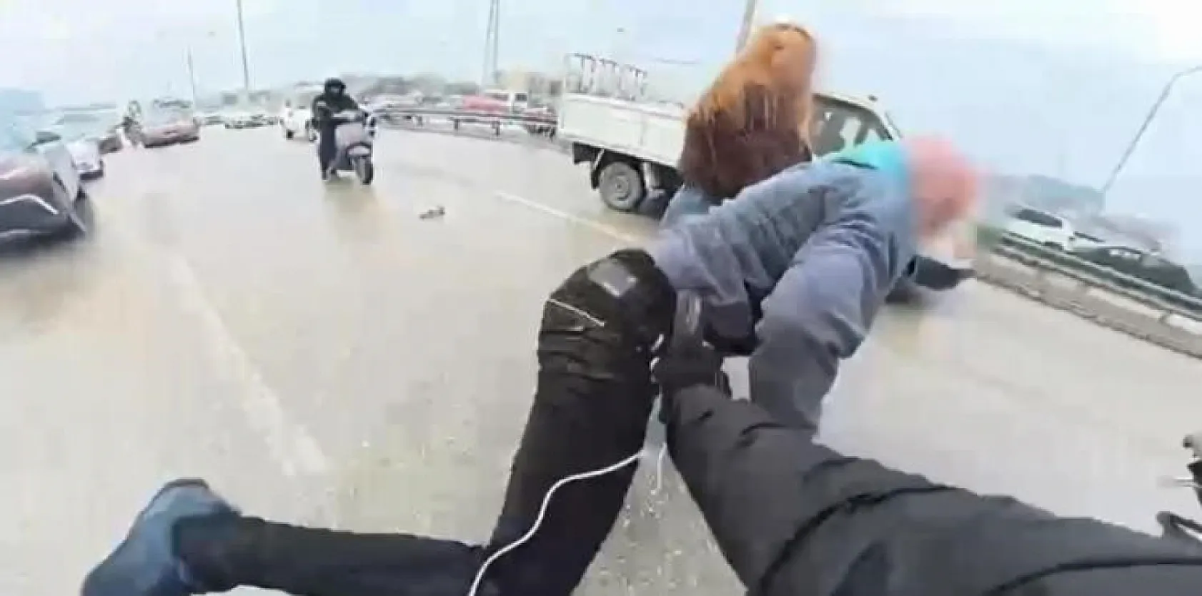 Yol verme tartışması kavgaya dönüştü: 2 sürücü gözaltında