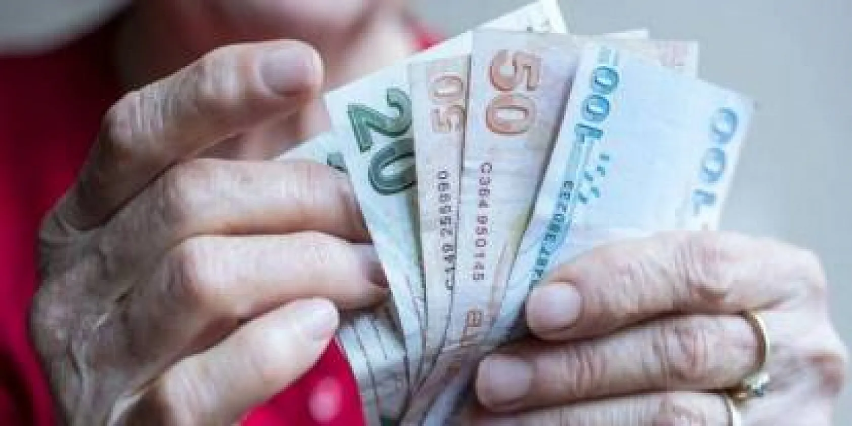 Fethiye'de emekliler ek zamdan memnun değil