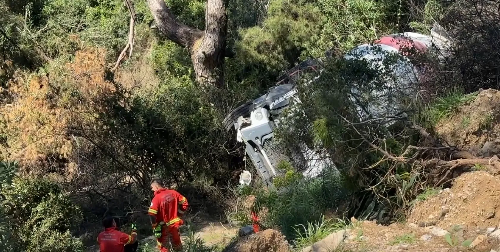 Fethiye'de devrilen beton mikserinin sürücüsü yaralandı