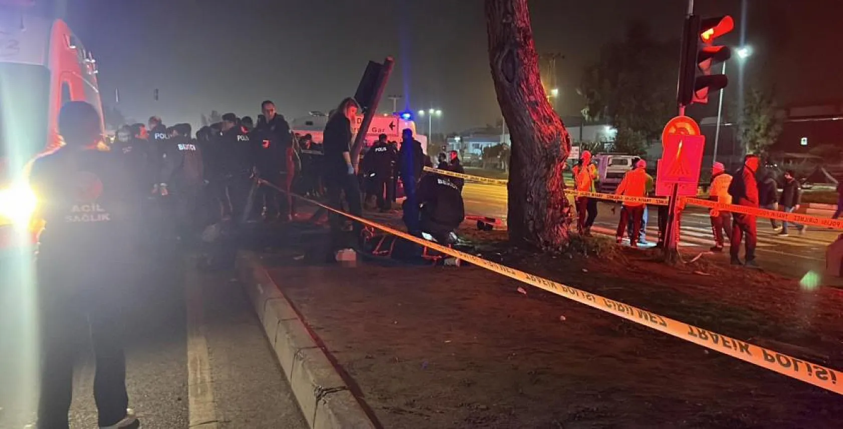 Araç yaya geçidinden geçmek isteyen vatandaşlara çarptı: 3 ölü, 3 yaralı