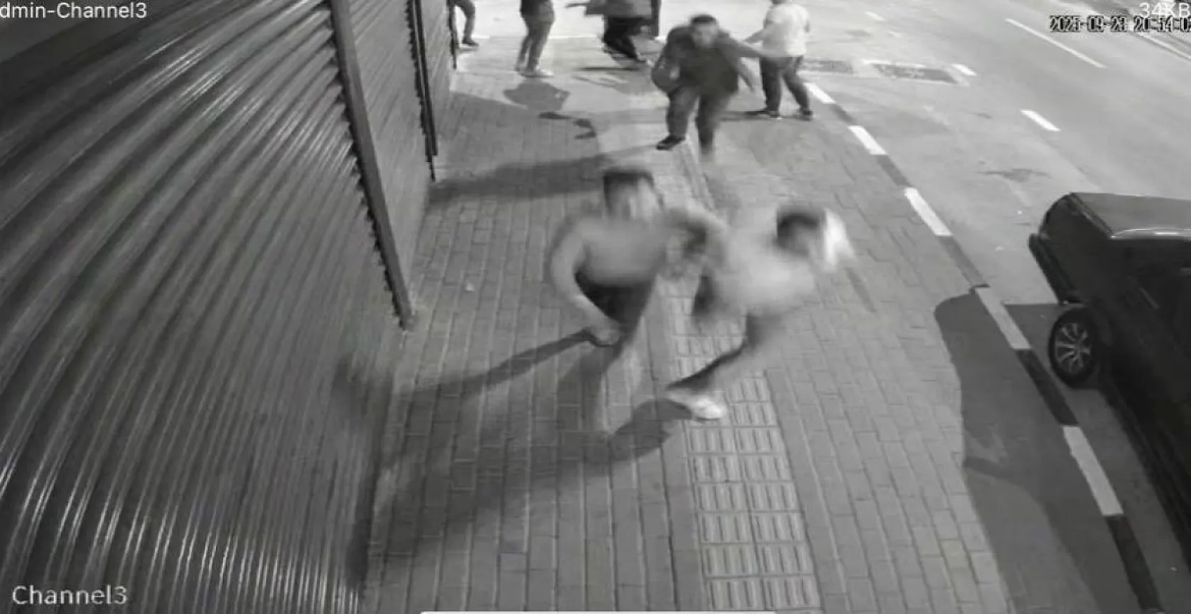 Kalabalığın arasına daldı, husumetlisini başından böyle vurdu