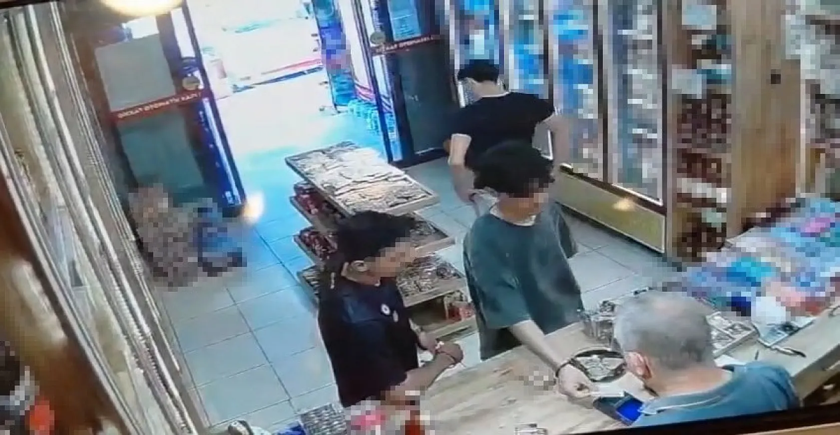 Kartı sahibine ulaşmak yerine, gidip alışveriş yaptılar