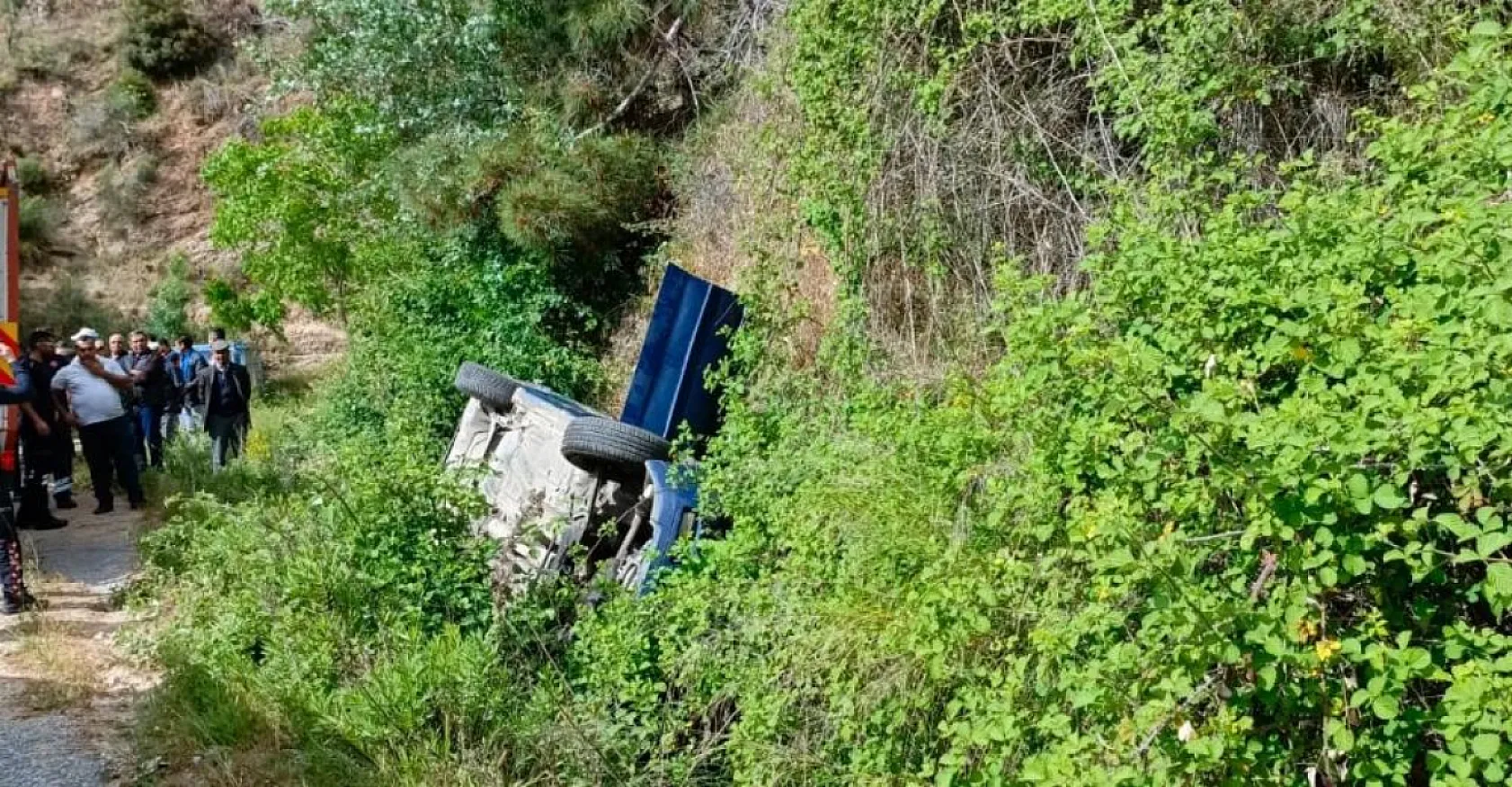 Otomobil şarampole devrildi: 1 ölü, 1 yaralı