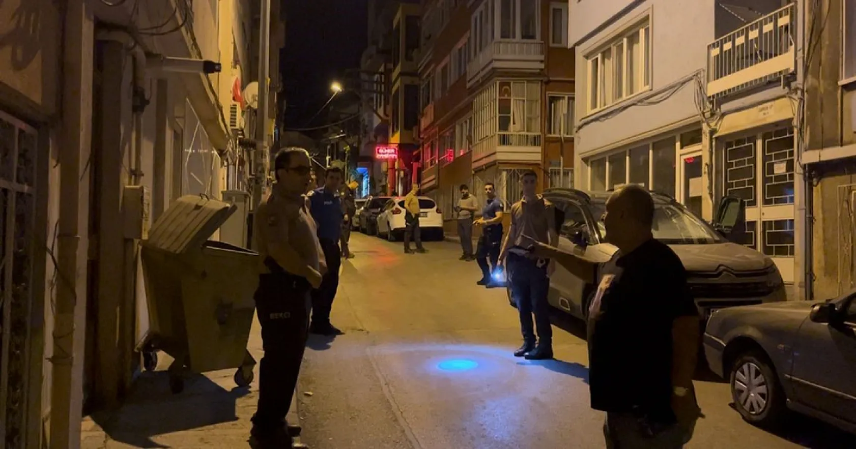 Kavgada önce silahlar, sonra bıçaklar çekildi: 2 yaralı