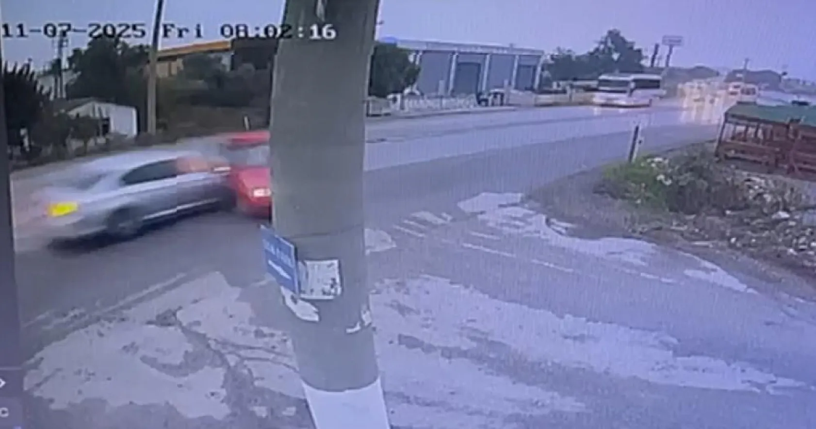 Sola dönerken korkunç çarpışma! 2 ölü, 4 yaralı