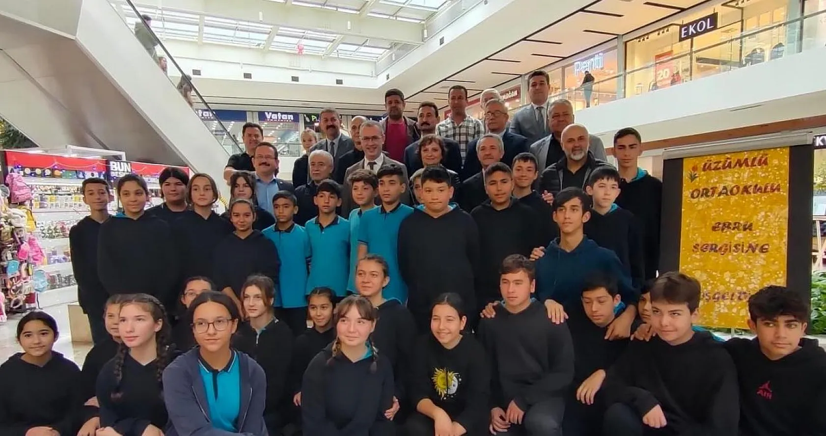 Kaymakam Ertaş, ebru sergisi açılışına katıldı
