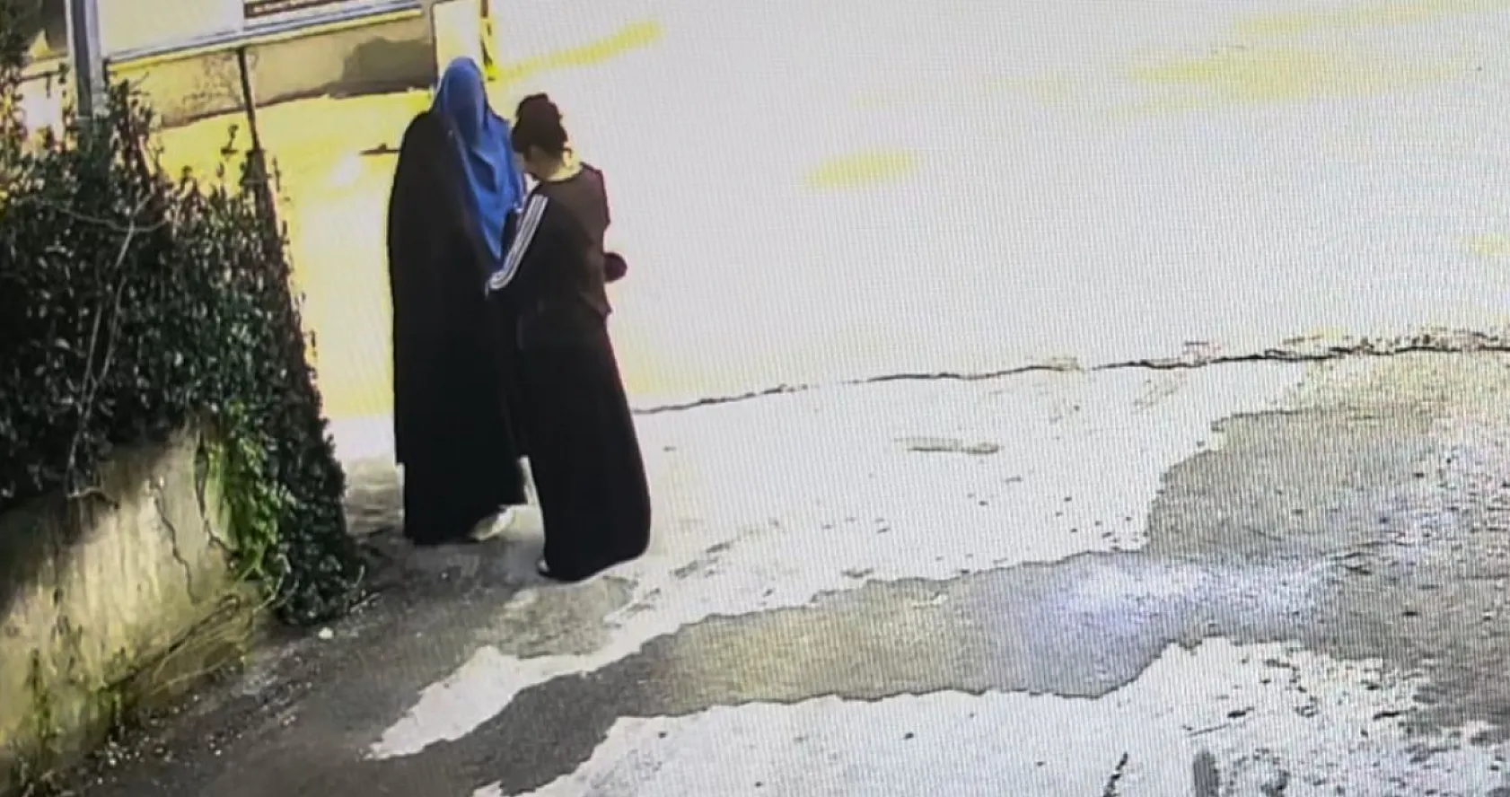 Önce kuyumcuyu soydu, sonra gelen müşteriyi de soydu