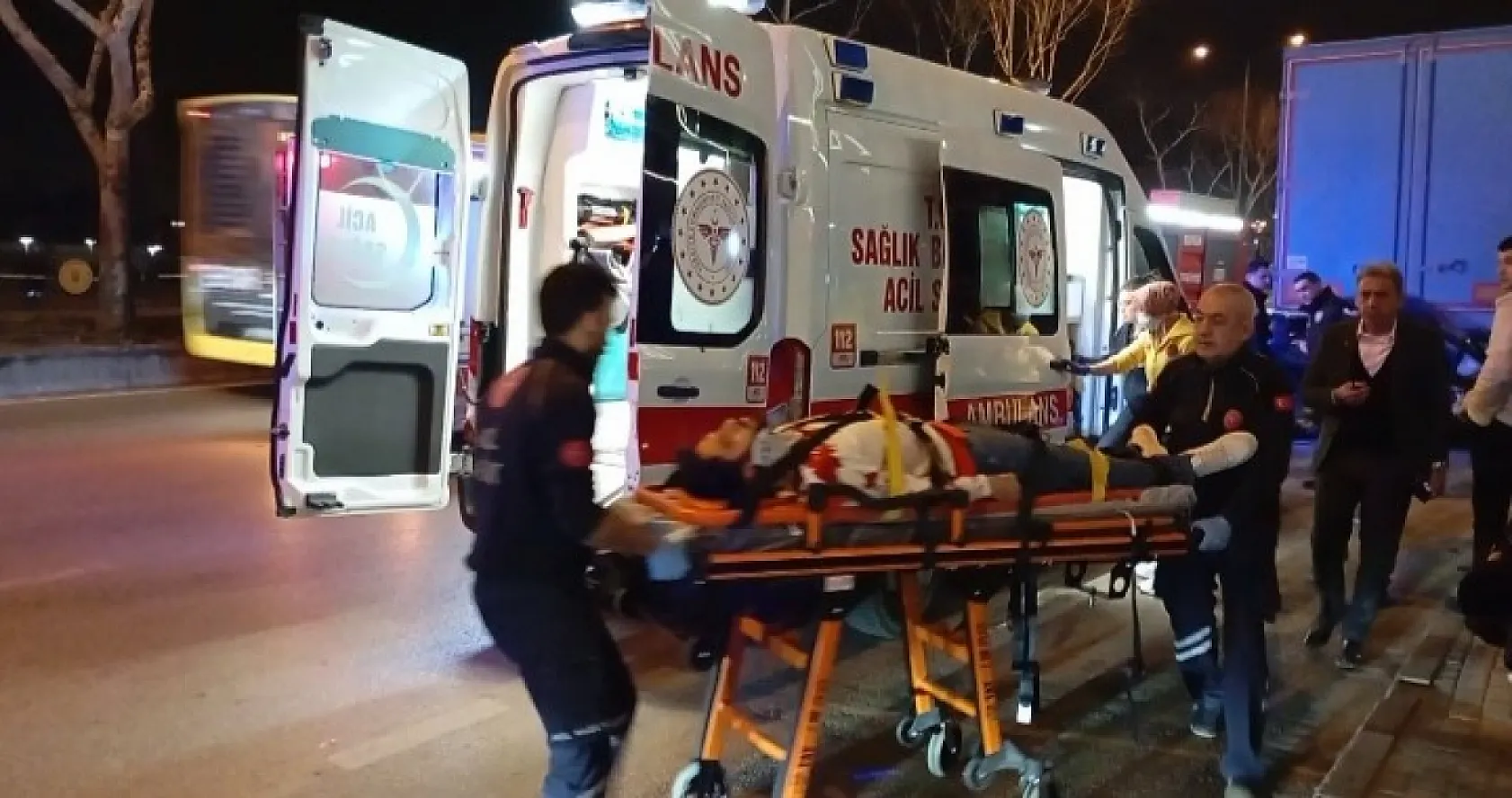 Otomobil tırın altına girdi: Sürücü ağır yaralandı