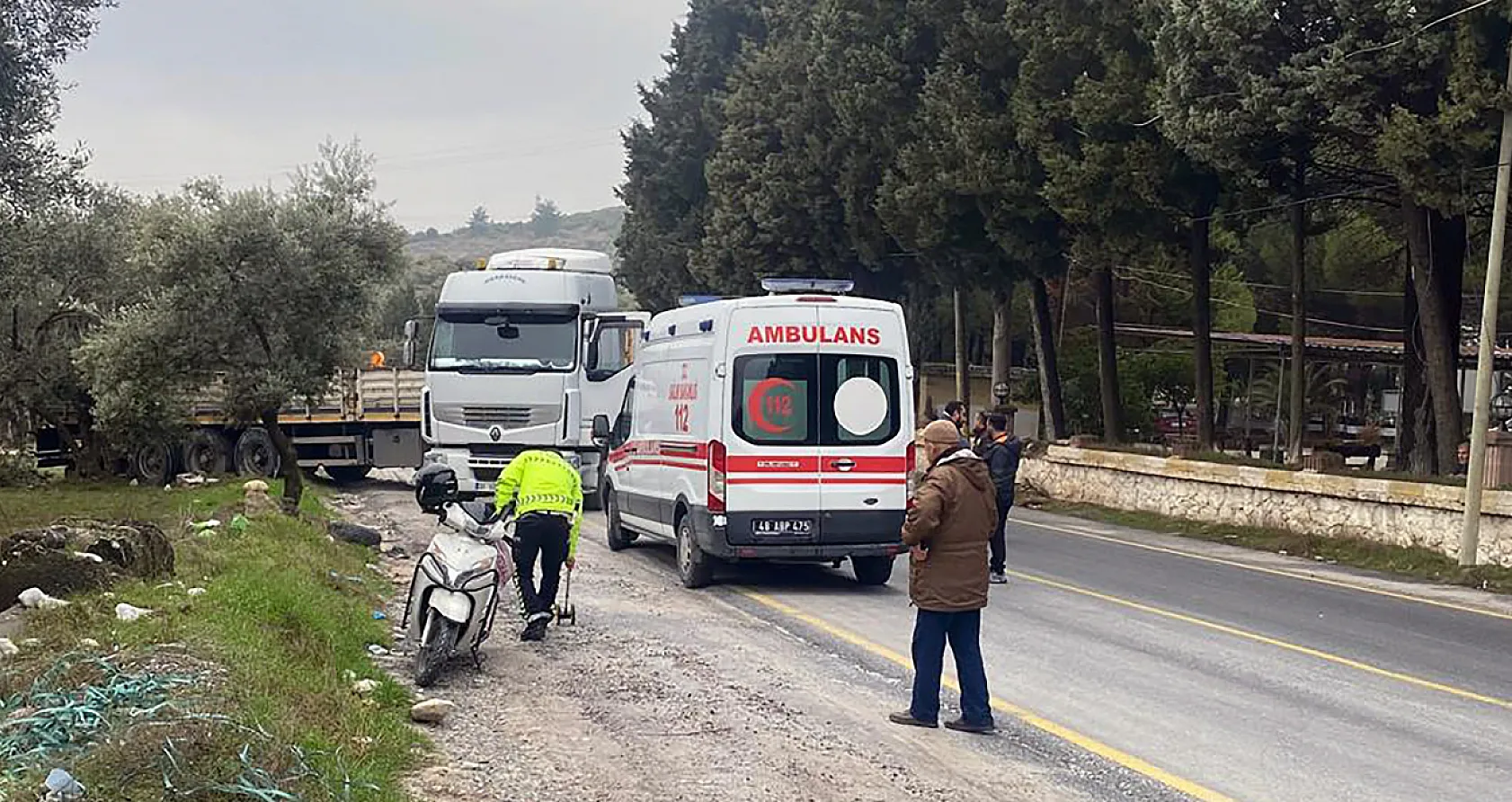 Yatağan'da tırın altında kalan sürücü ağır yaralandı