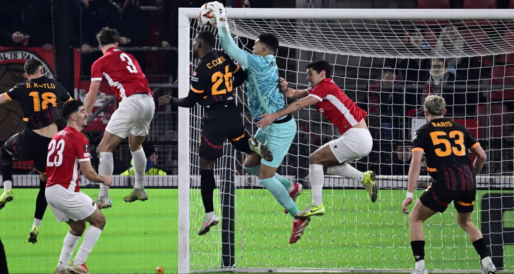 Aslan Yara Aldı: Galatasaray, AZ Alkmaar'a 4-1 Mağlup