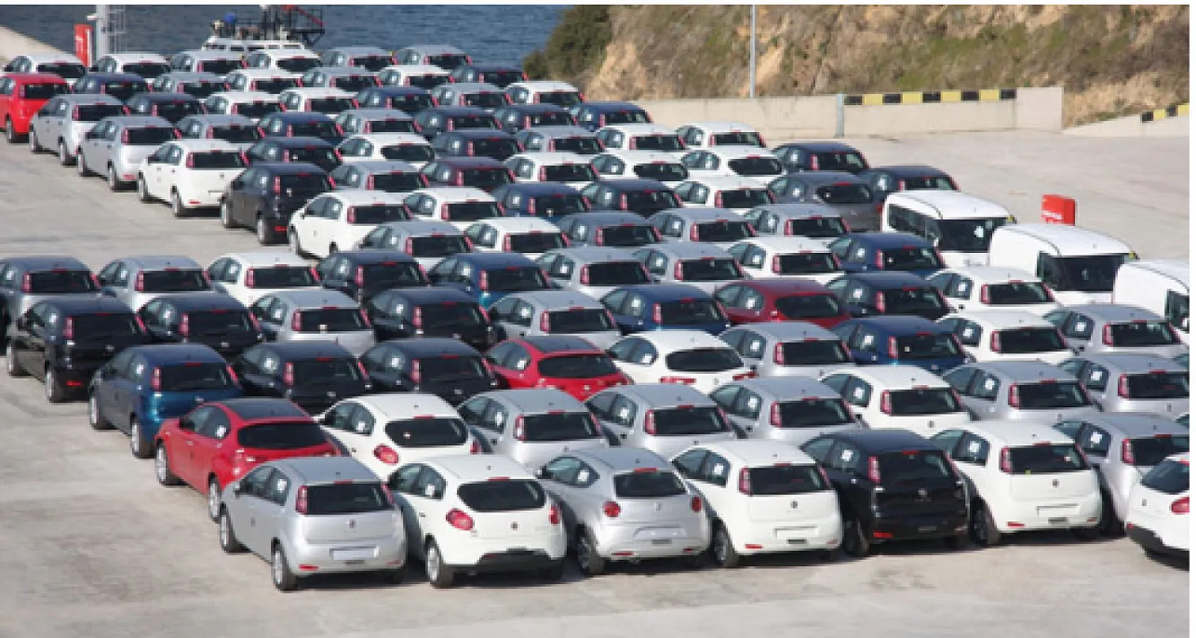 Otomobil satışları arttı, hafif ticaride düşüş var