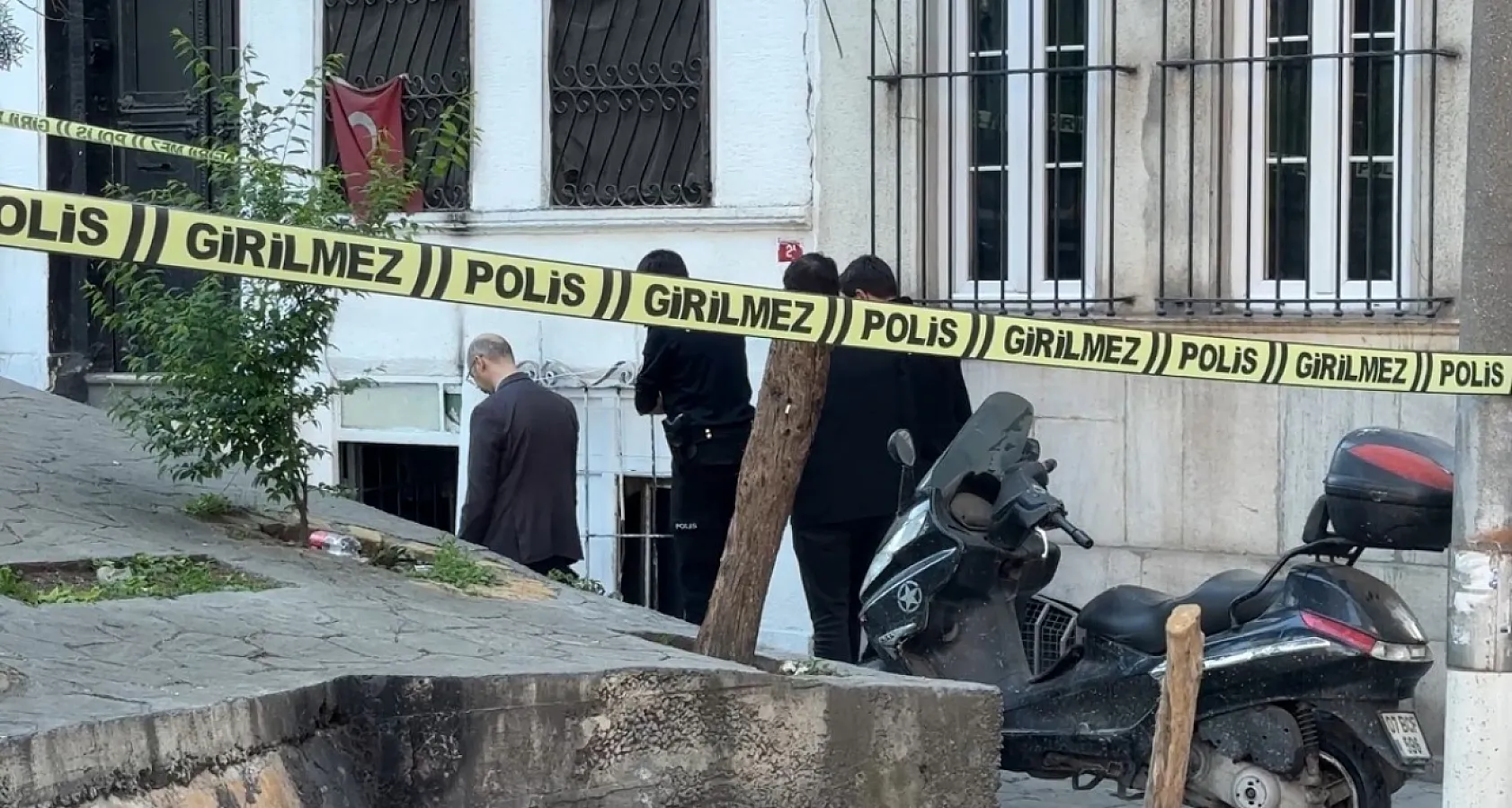 Bir kişi apartman dairesinde ölü bulundu