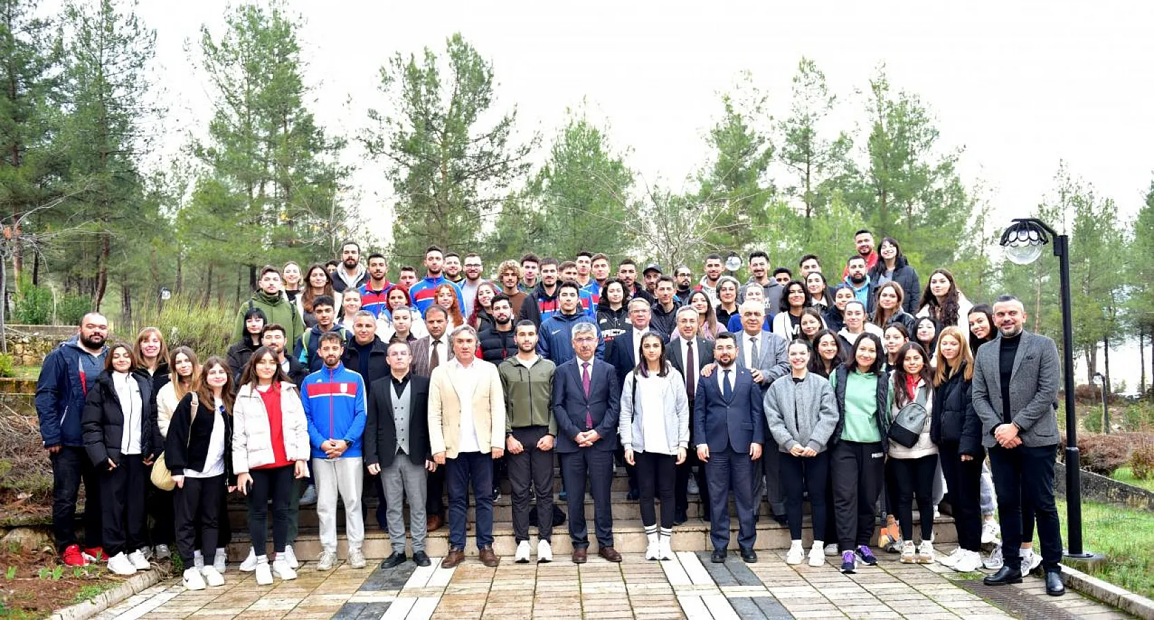 Rektör Kaçar şampiyon sporcuları onurlandırdı