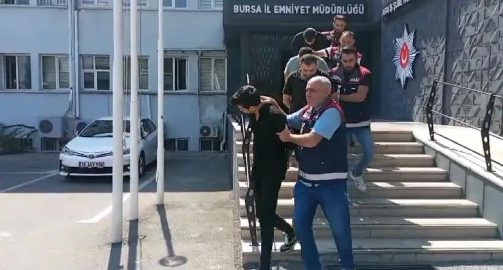 Yok böyle dolandırıcılık! Kaldıkları eve çağrı merkezi kurmuşlar