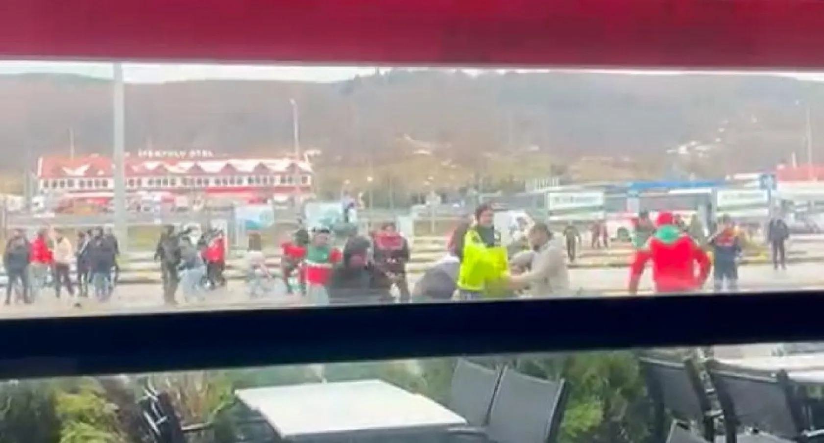 Fenerbahçeli ve Amedsporlu taraftarlar birbirine girdi: 2 Yaralı