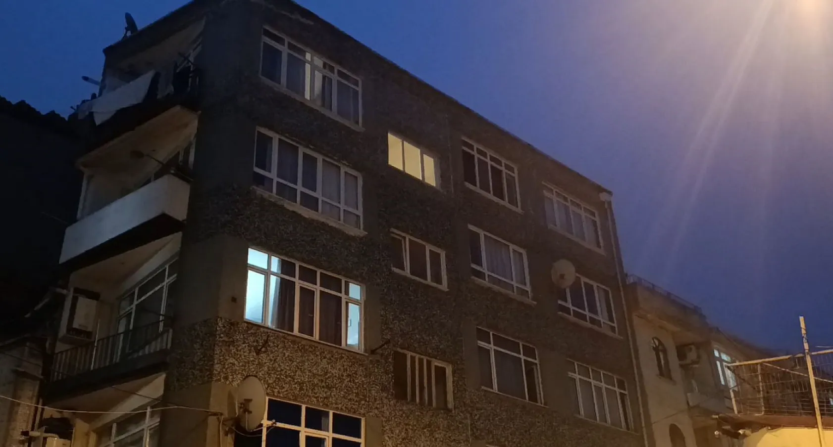 Türkmenistanlı kadın 5'inci kattan düşerek hayatını kaybetti