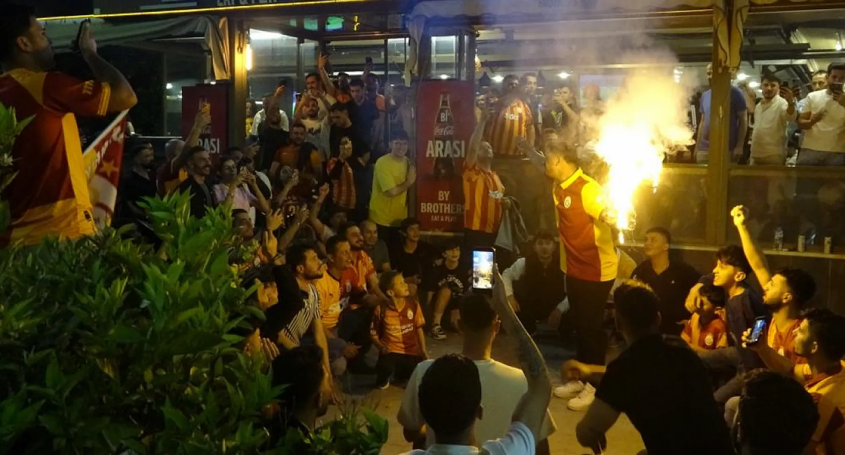 Antalya'da derbi galibiyetini kutlayan bir taraftar bıçakla yaralandı