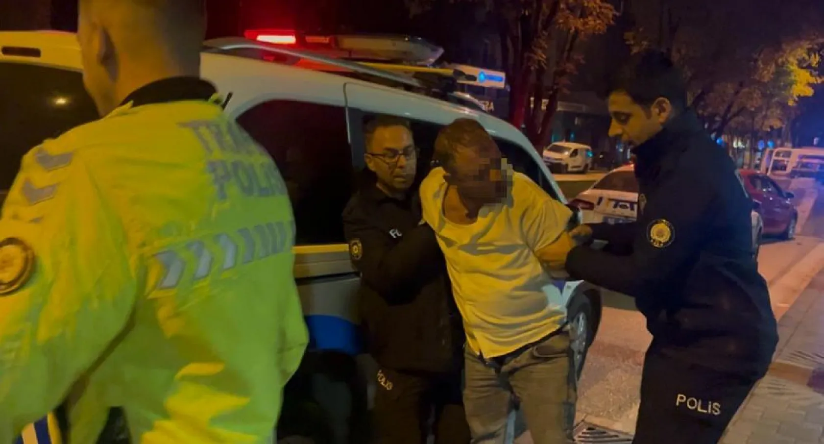 Alkollü sürücü patlak lastikle kaçtı, polisi peşinde pervane etti: 'Lahmacunu 80 liraya satıyorum'