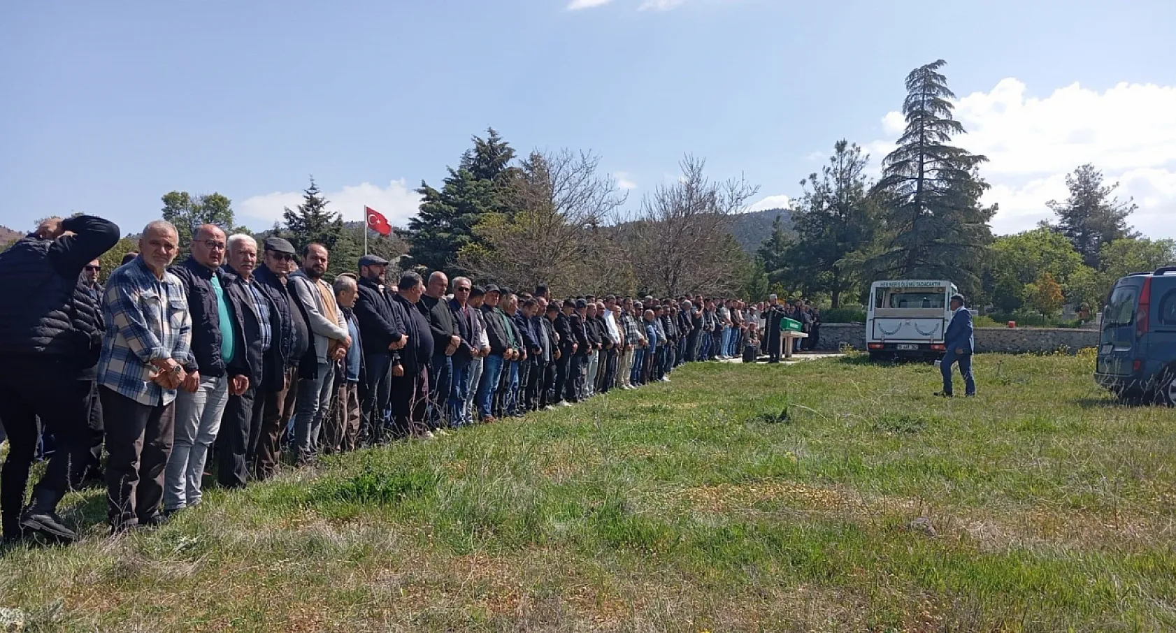 Gelin çiçeği, damadın mezarına konuldu