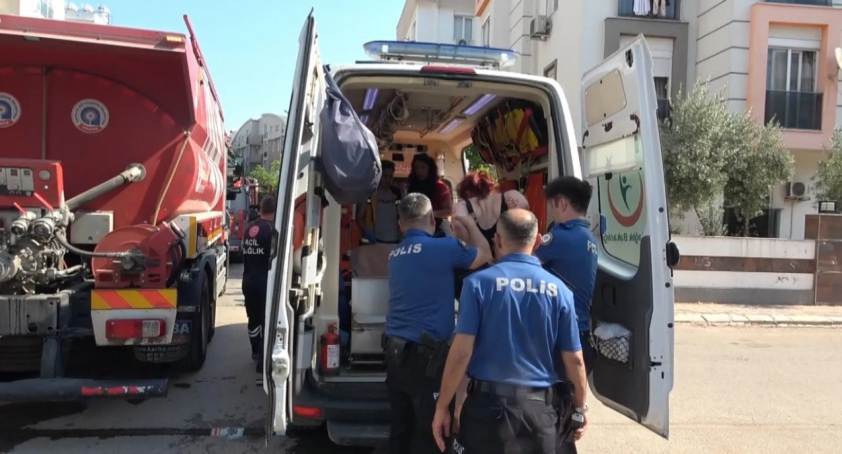 Kendini kilitlediği evi yakmaya çalıştı, yakalanınca sinir krizi geçirdi