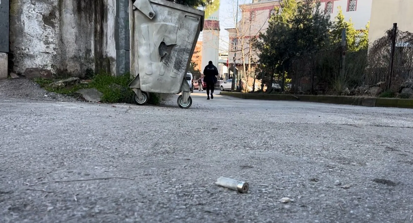 Kardeşiyle yürürken eski eşi tarafından ateş açıldı: 2 yaralı