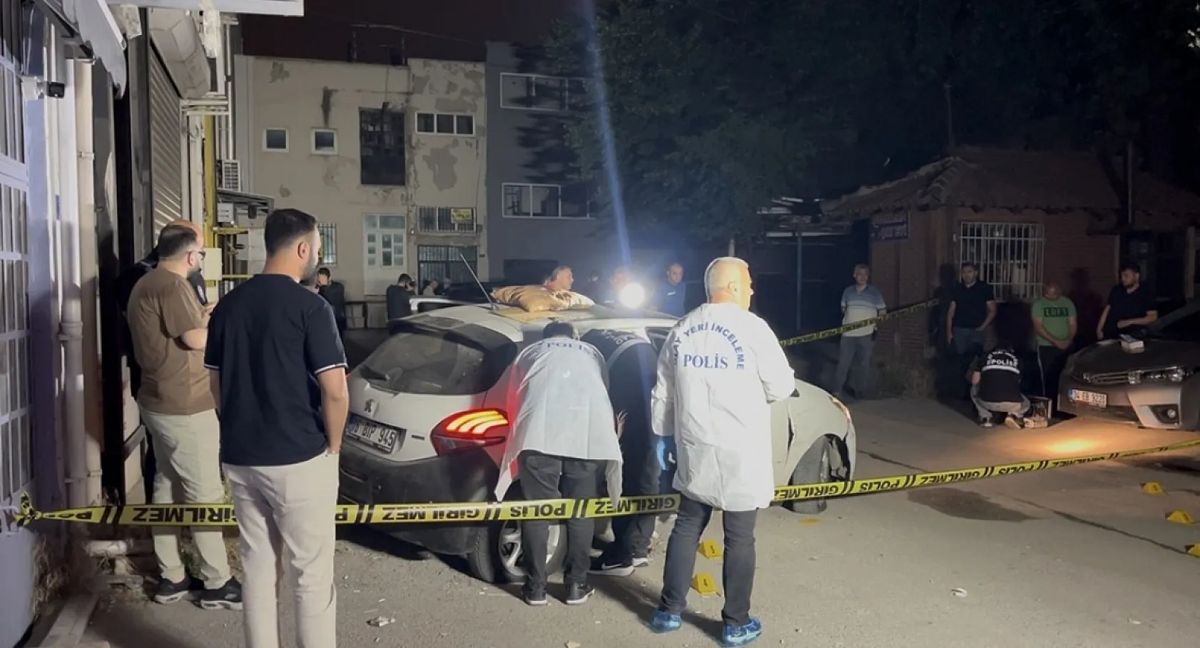 O kaçtı polis kovaladı: Polis kıskacına girince başına ateş edip hayatına son verdi