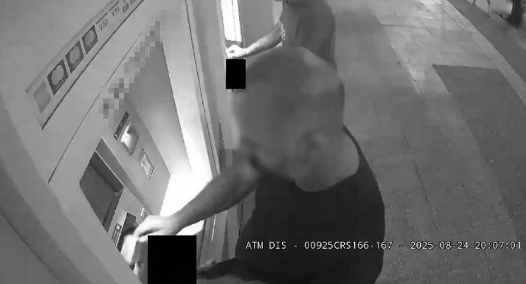 ATM'den geri çıkan parayı cüzdanına alıp kayıplara karıştı
