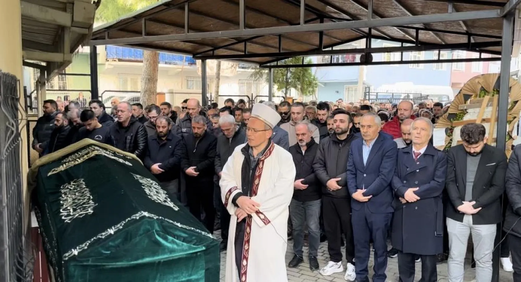 Sosyal medya fenomeni estetik için gittiği hastaneden sağ çıkamadı