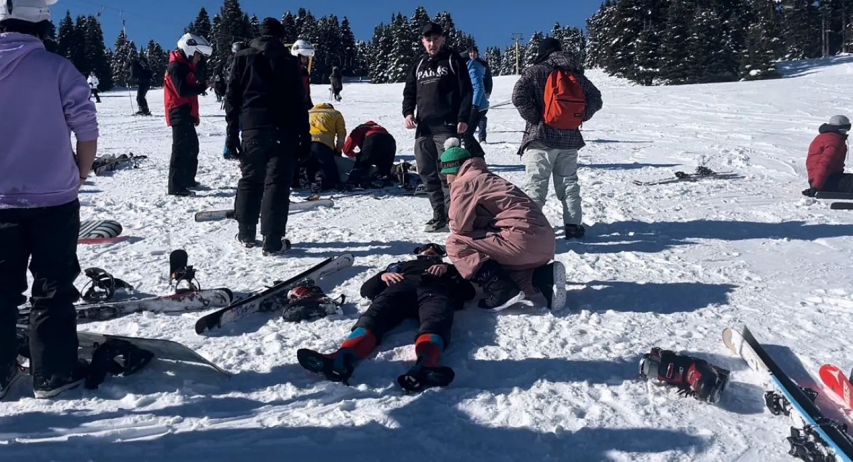 Uludağ'da acemi kayakçılar birbirine girdi: 3 yaralı